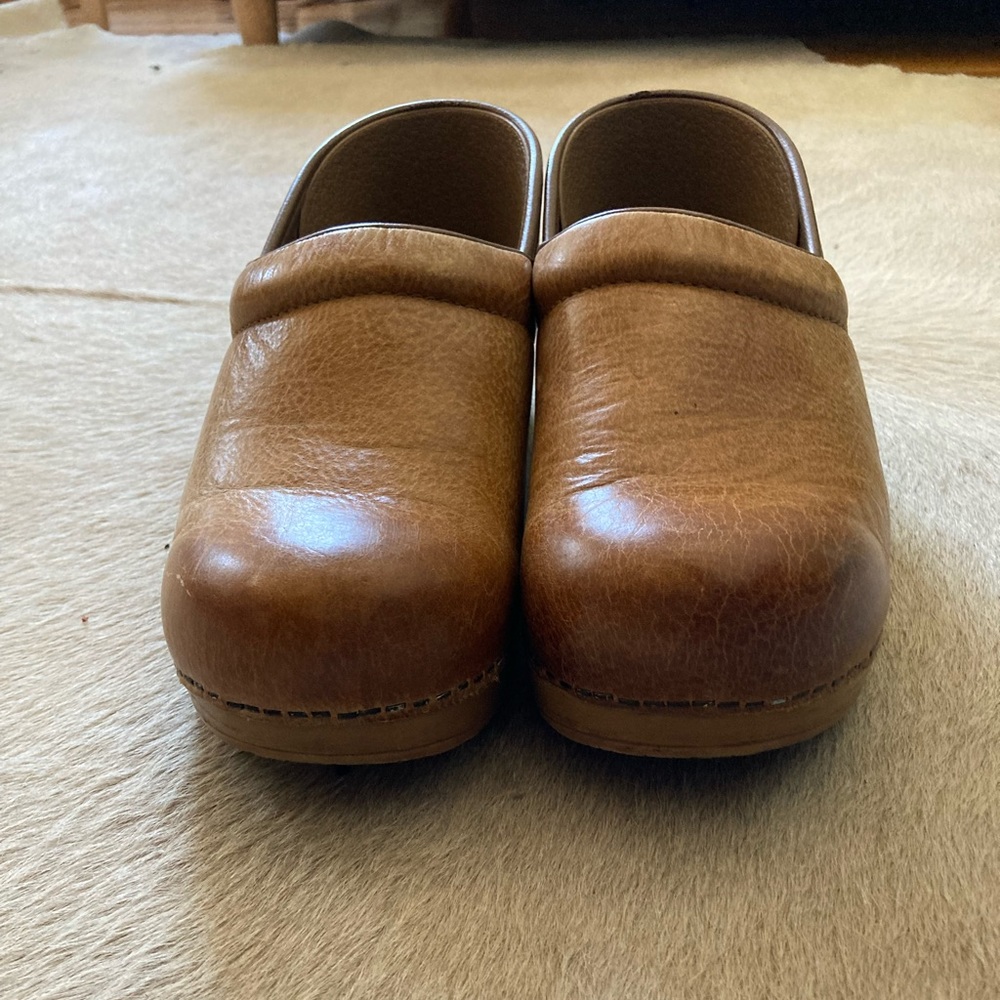 Dansko Professional Clog Honey Distressed size 40